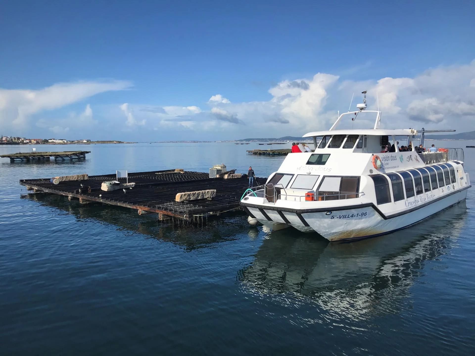 From Santiago: Tour to Rias Baixas with Boat Trip and Winery - 2